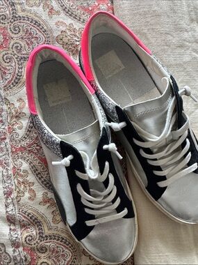 Women’s Low-Top Lace-Up Sneakers in Silver, Black & Pink